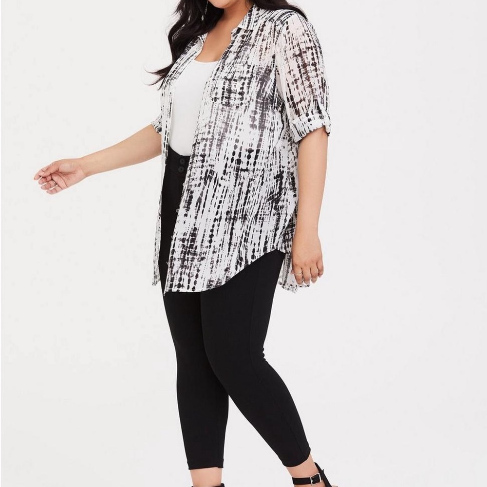 Torrid collared chiffon button down tunic